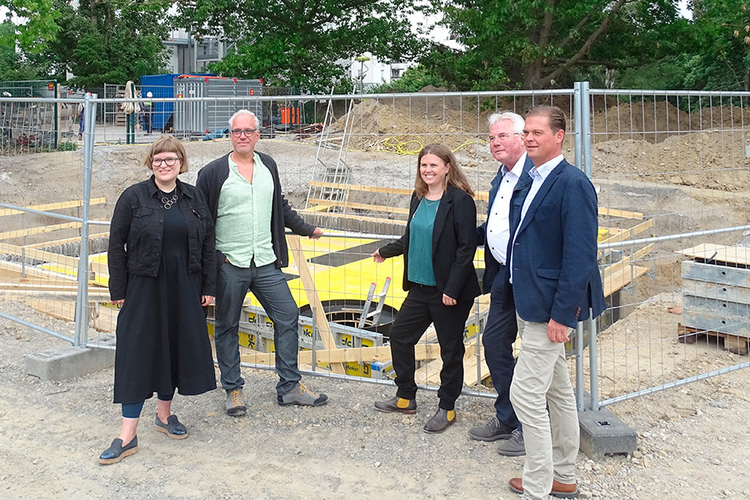 auf den Friedhöfen Landsberger Allee am 14.6.2022 | Von links: Annika Gerold, Sven Hänichen, Clara Herrmann, Horst Albers, Tillmann Wagner (© Guido Krüßmann)