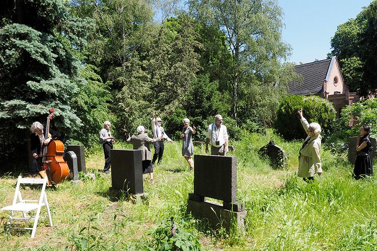 Theater Zentrifuge: "Aus dem letzten Zimmer" (© Hermann J. Mueller)