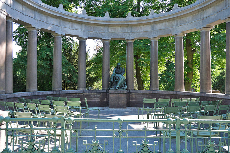 Alter Luisenstädtischer Friedhof: Freiluftkapelle (© Apostolos Tsolakidis/EvFBS)
