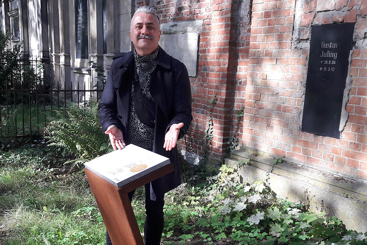 Andreas Hungerbühler auf dem Friedhof Georgen-Parochial I (© evfbs.de)