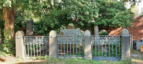 Friedhof Dreifaltigkeit II: Grab Theodor Mommsen (© Yvonne Zimmerer/evfbs)