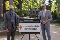 Museumsdirektor Dr. Dirk Pörschmann und Erbe-Initiator Tobias Pehle (© Anita Back)