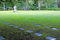 Urnengemeinschaftsanlage mit Gedenkplatten | Friedhof St. Johannis II (Foto © Birgit Böttger)