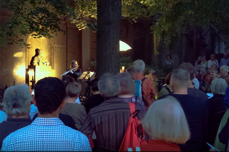 Impressionen von der 1. Kreuzberger Friedhofsnacht am 21.6.2019: Bildausschnitt Video (© lichtpiraten.net)