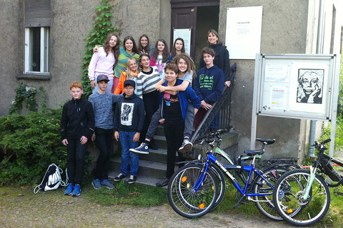 Ausstellung von Schüler*innen der Käthe-Kollwitz-Schule "Ein Haus im Geist von Käthe", Alter Friedhof St. Marien-St. Nikolai, 25.9. bis 3.10.2017